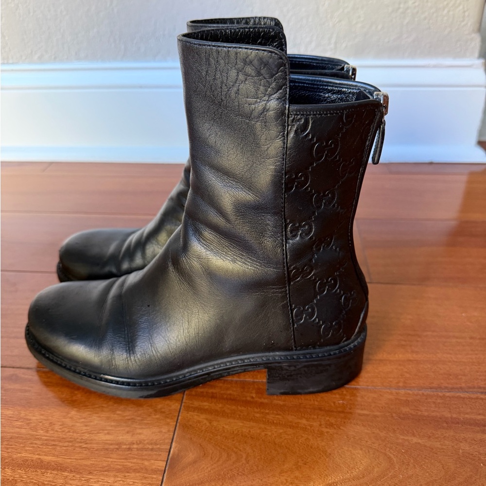 Gucci black boots 37.5 women guccissima zipper moto 7.5 logo GG combat box soft